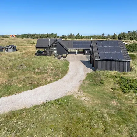 Beautiful In With House A Panoramic View *